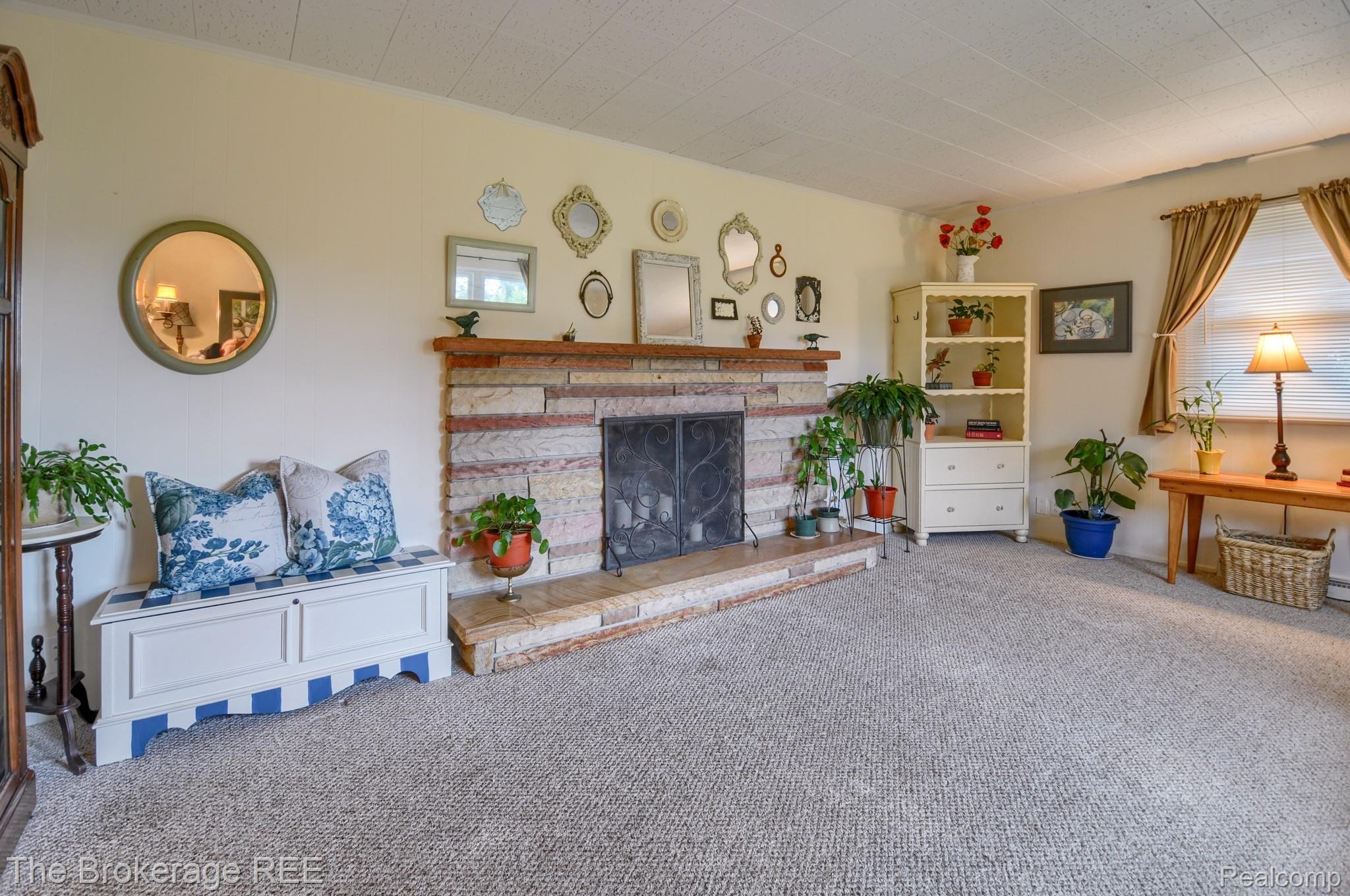 2304 East Cook Road Grand Blanc, MI 48439 - Photo 13 of 32 SD3_4721-HDR(5).jpg