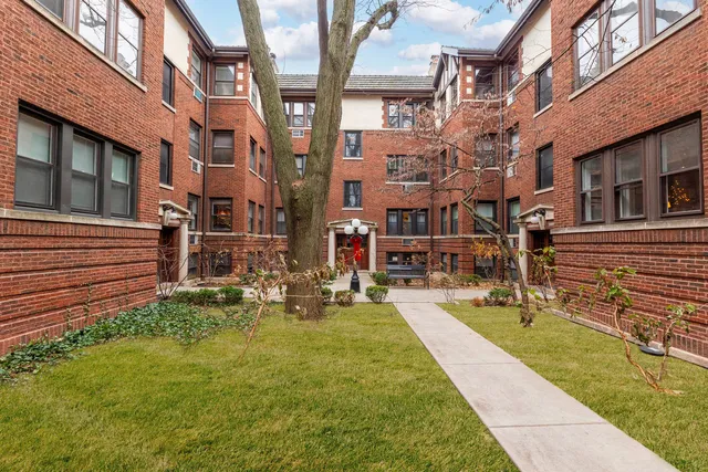 $247,000 | 819 Lake Street, Unit 3W, Oak Park, IL 60301