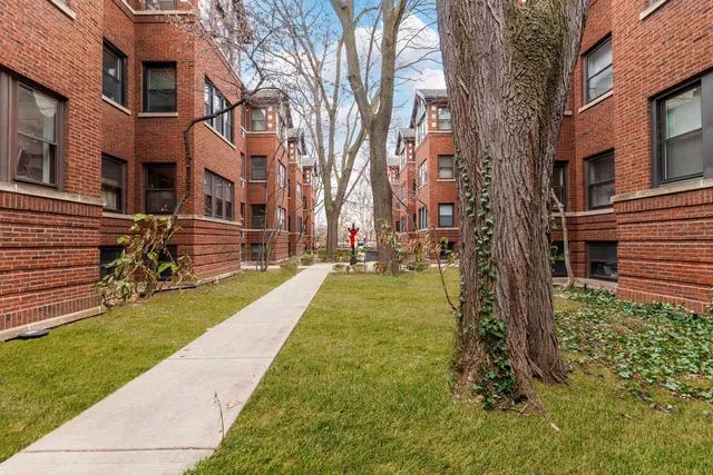 $247,000 | 819 Lake Street, Unit 3W, Oak Park, IL 60301