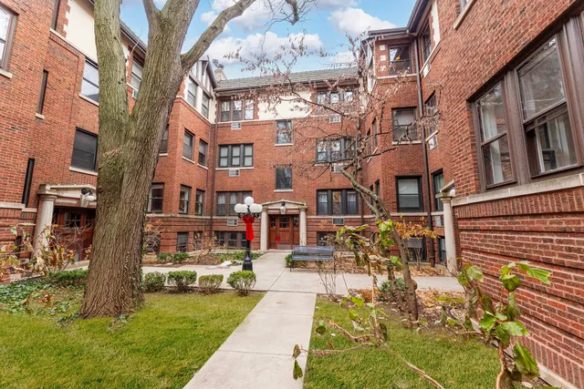 $247,000 | 819 Lake Street, Unit 3W, Oak Park, IL 60301