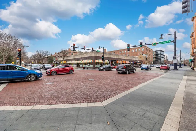 $247,000 | 819 Lake Street, Unit 3W, Oak Park, IL 60301