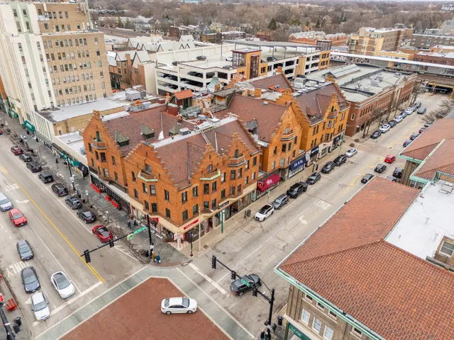 $247,000 | 819 Lake Street, Unit 3W, Oak Park, IL 60301