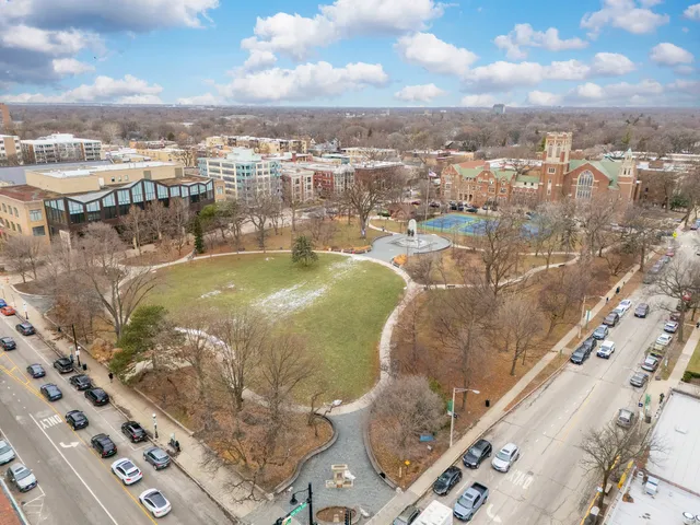 $247,000 | 819 Lake Street, Unit 3W, Oak Park, IL 60301