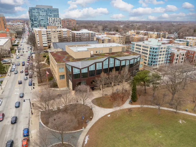 $247,000 | 819 Lake Street, Unit 3W, Oak Park, IL 60301