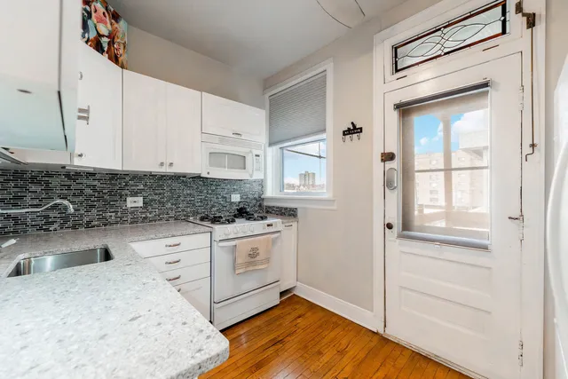 $247,000 | 819 Lake Street, Unit 3W, Oak Park, IL 60301