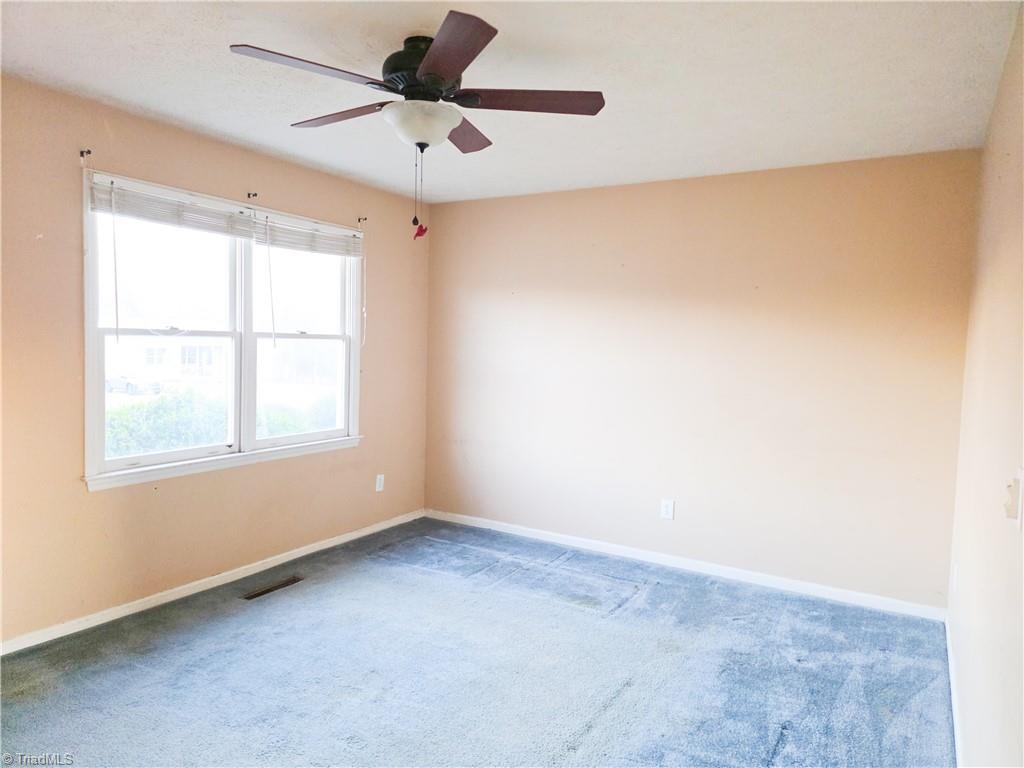 112 Oak Ridge Place Mount Airy, NC 27030 - Photo 4 of 31