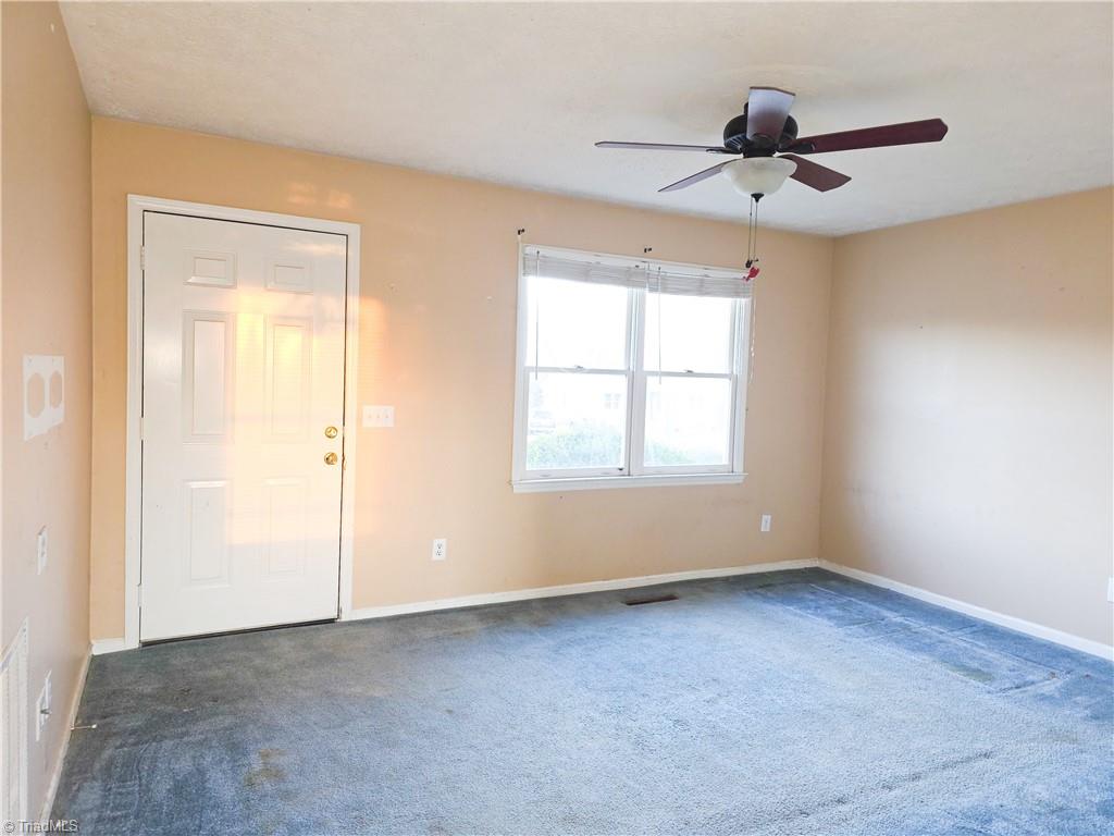 112 Oak Ridge Place Mount Airy, NC 27030 - Photo 5 of 31