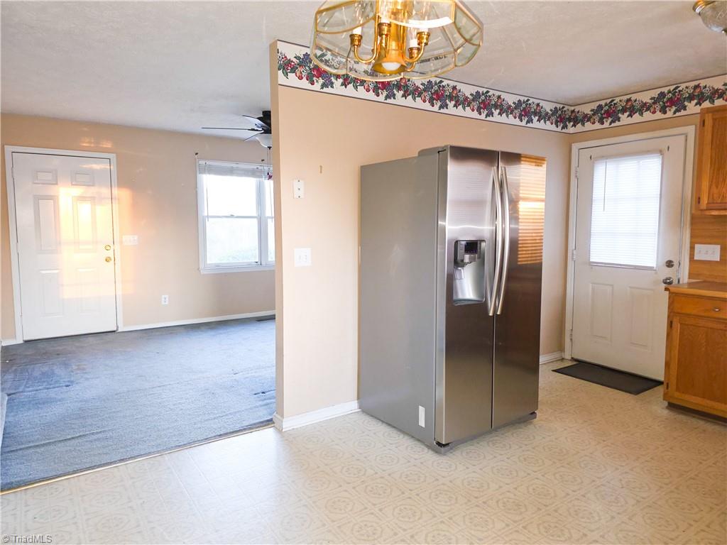 112 Oak Ridge Place Mount Airy, NC 27030 - Photo 8 of 31