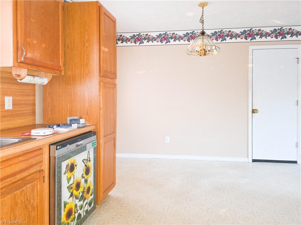 112 Oak Ridge Place Mount Airy, NC 27030 - Photo 10 of 31