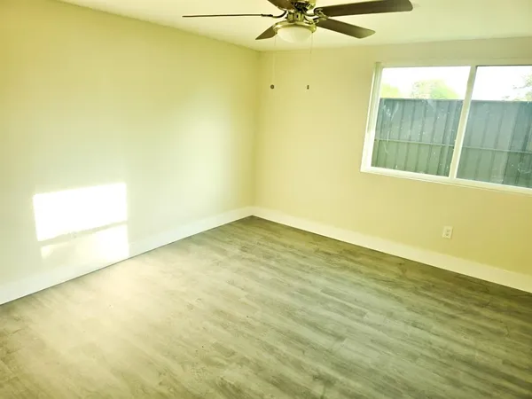 $875 | 121 Windom Street, Unit B, Farmersville, TX 75442