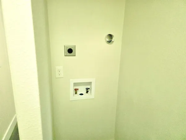 $875 | 121 Windom Street, Unit B, Farmersville, TX 75442