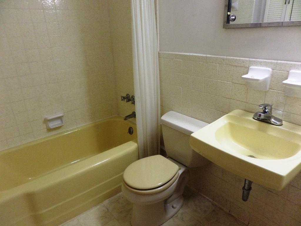 11 Converse Lane Oak Ridge, TN 37830 - Photo 14 of 18 masterbath