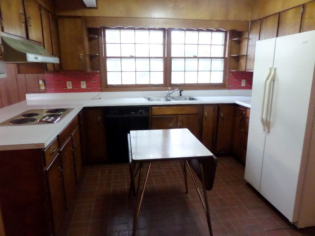 11 Converse Lane Oak Ridge, TN 37830 - Photo 3 of 18 kitchen