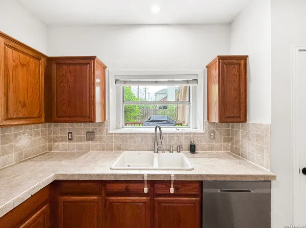 $2,550 | 15015 Northern Dancer, San Antonio, TX 78248