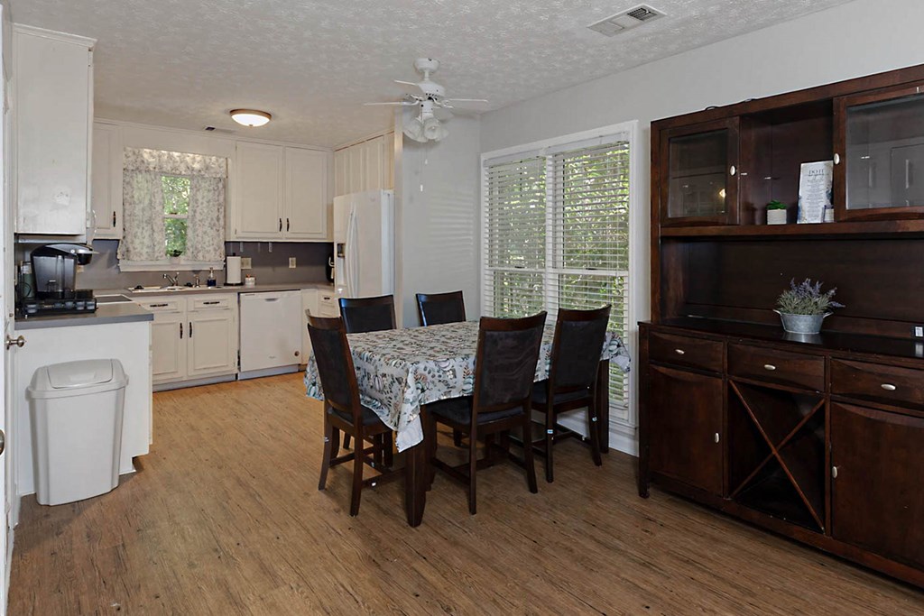 8305 Midland Road Midland, GA 31820 - Photo 41 of 50 COTTAGE KITCHEN BREAKFAST AREA