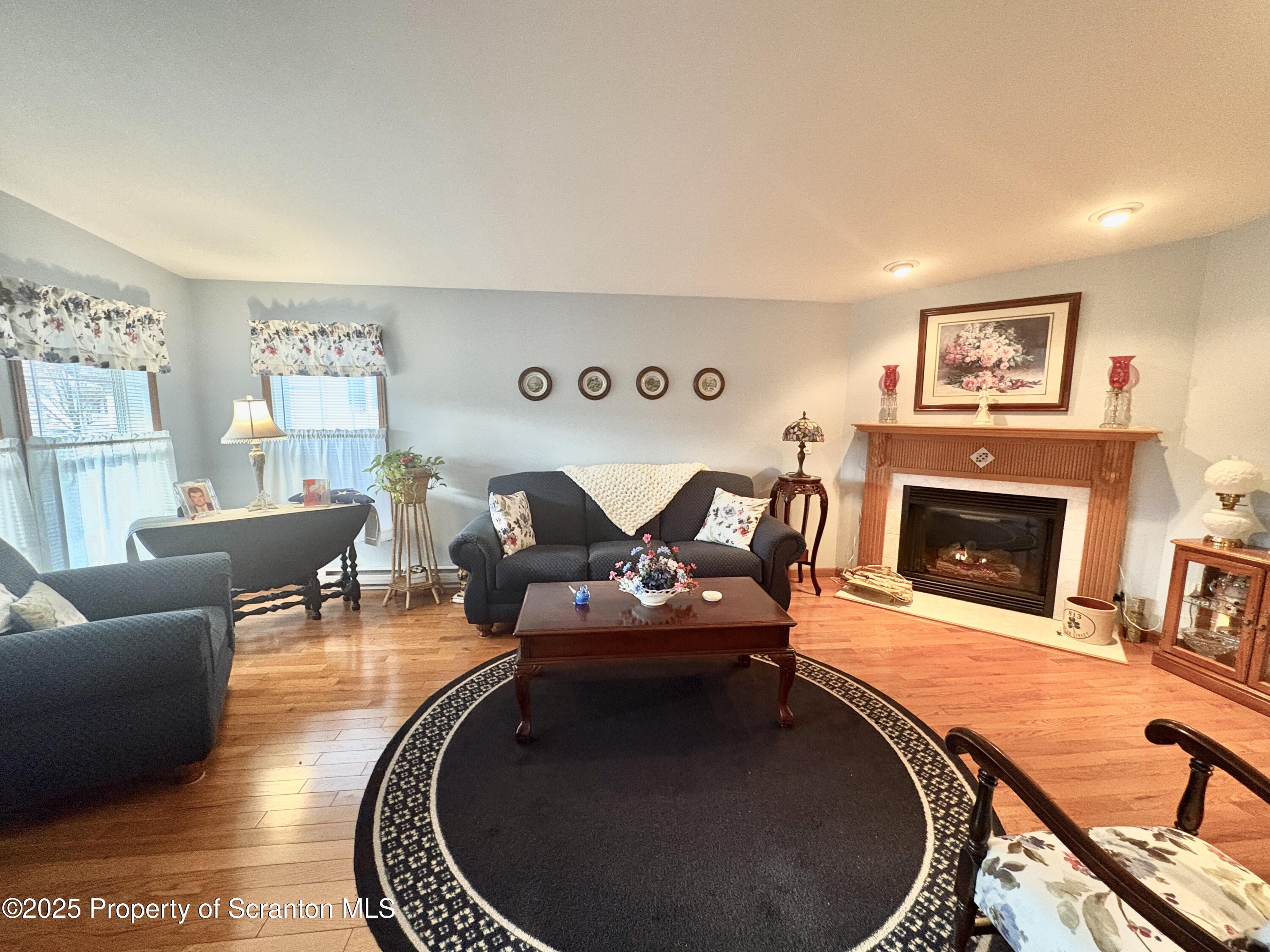 813 Poplar Street Clarks Summit, PA 18411 - Photo 4 of 33 IMG_4323