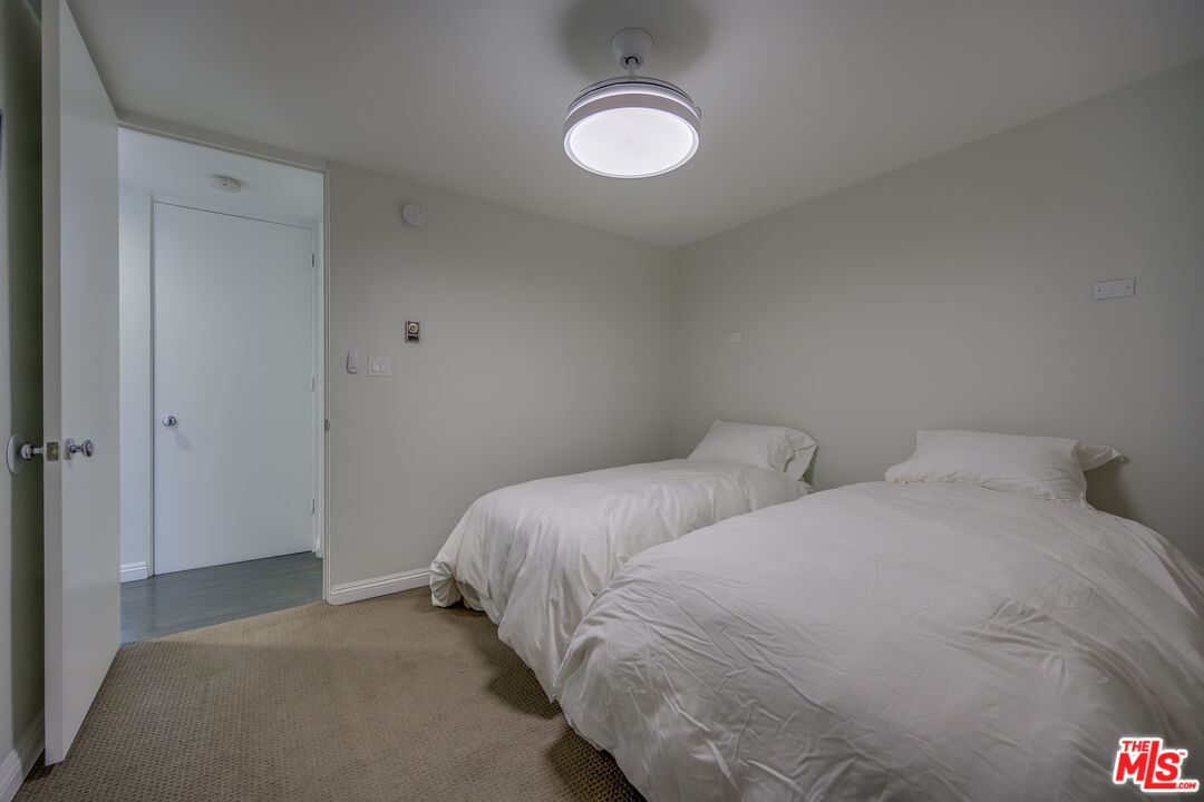 2 Ketch Street, Unit 107 Marina del Rey, CA 90292 - Photo 19 of 23 a bedroom with two beds and a lamp