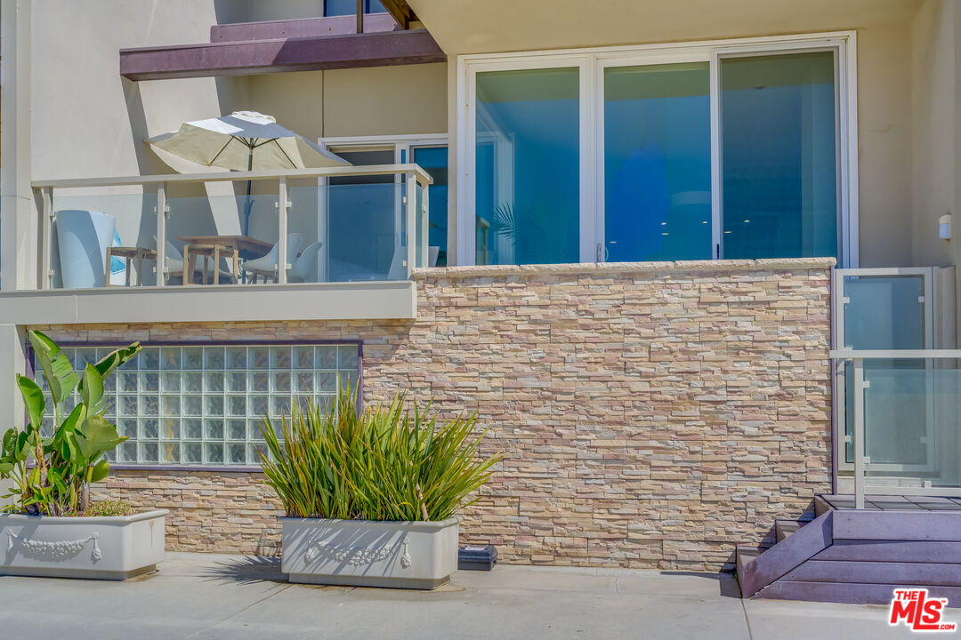 2 Ketch Street, Unit 107 Marina del Rey, CA 90292 - Photo 22 of 23 a vase of flowers sitting on a table