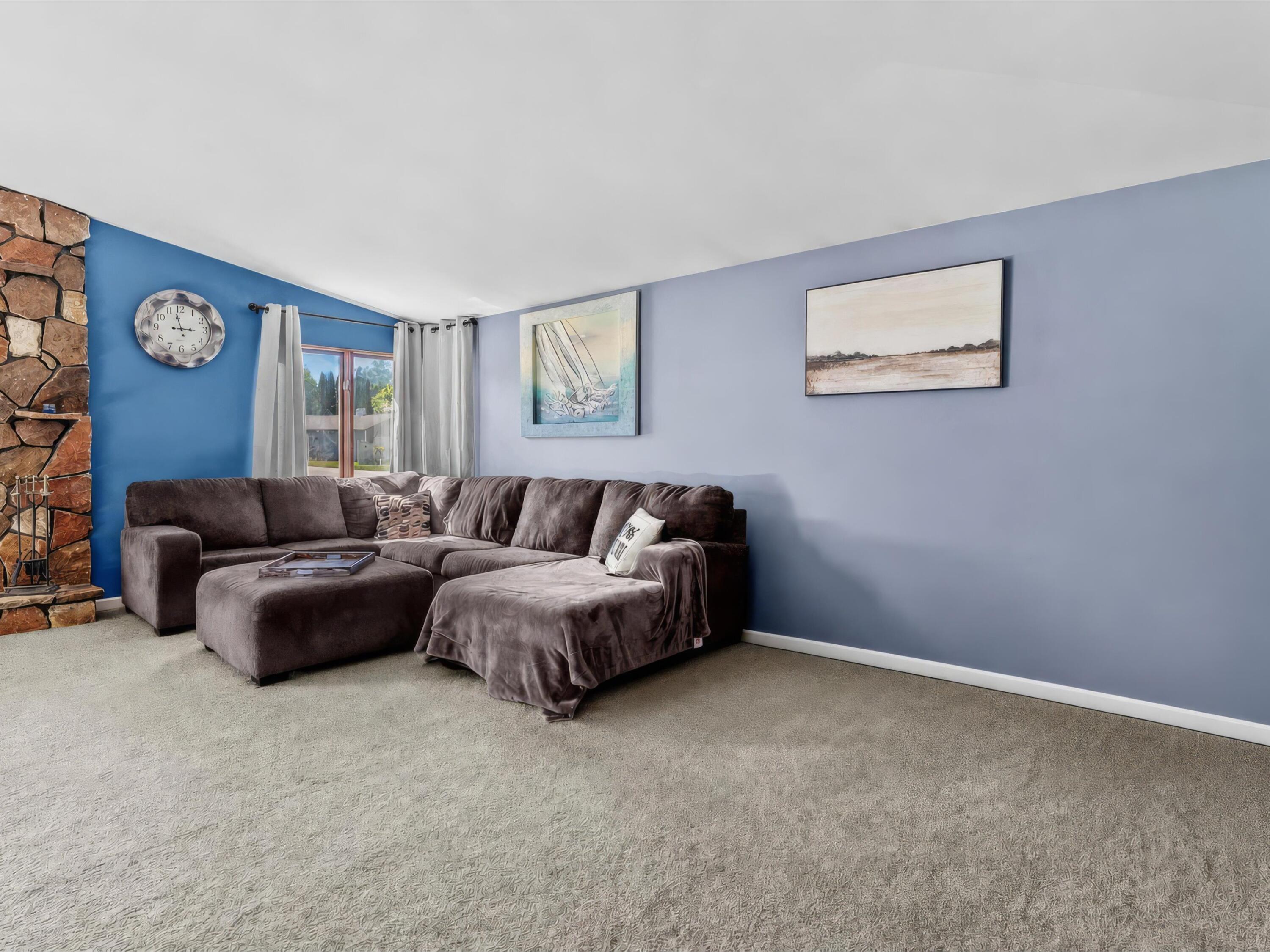 3919 Martin Lane Two Rivers, WI 54241 - Photo 6 of 31 10-010_3114778_01012