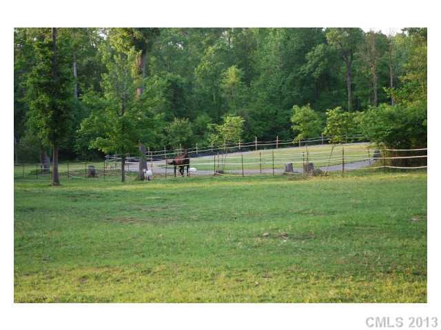 2613 Hart Road Charlotte, NC 28214 - Photo 2 of 8 Gallery Image 2