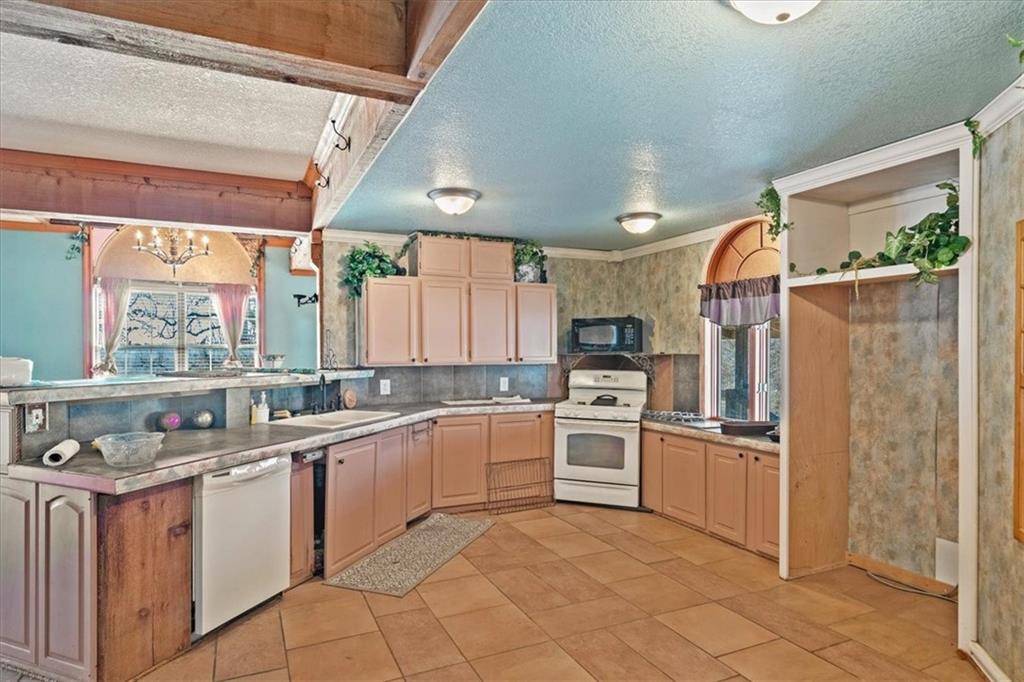 22599 Fall Leaf Road Linwood, KS 66052 - Photo 11 of 35