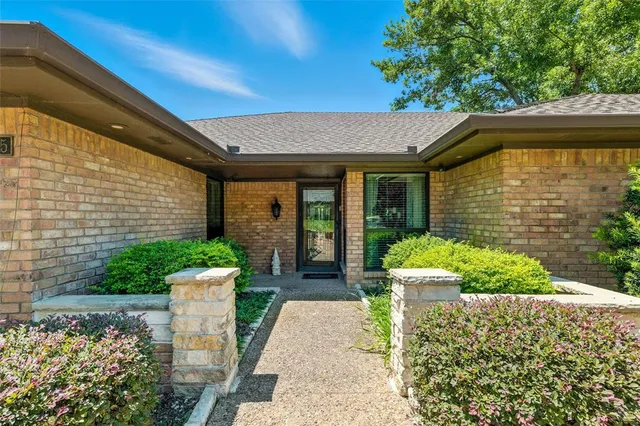 $794,900 | 7025 Riverport Road, Fort Worth, TX 76116