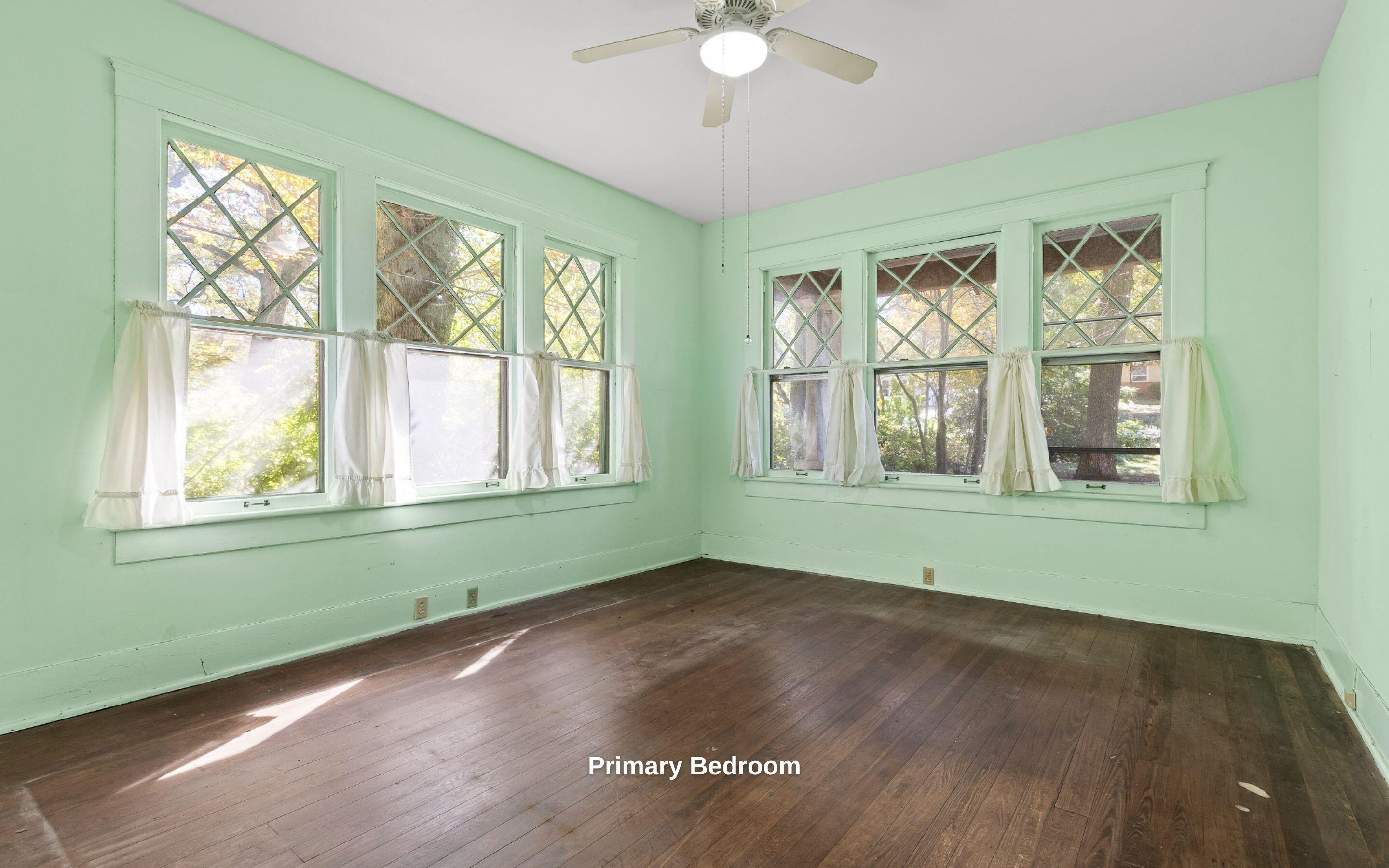 321 Signal Mountain Boulevard Signal Mountain, TN 37377 - Photo 23 of 49 Primary Bedroom
