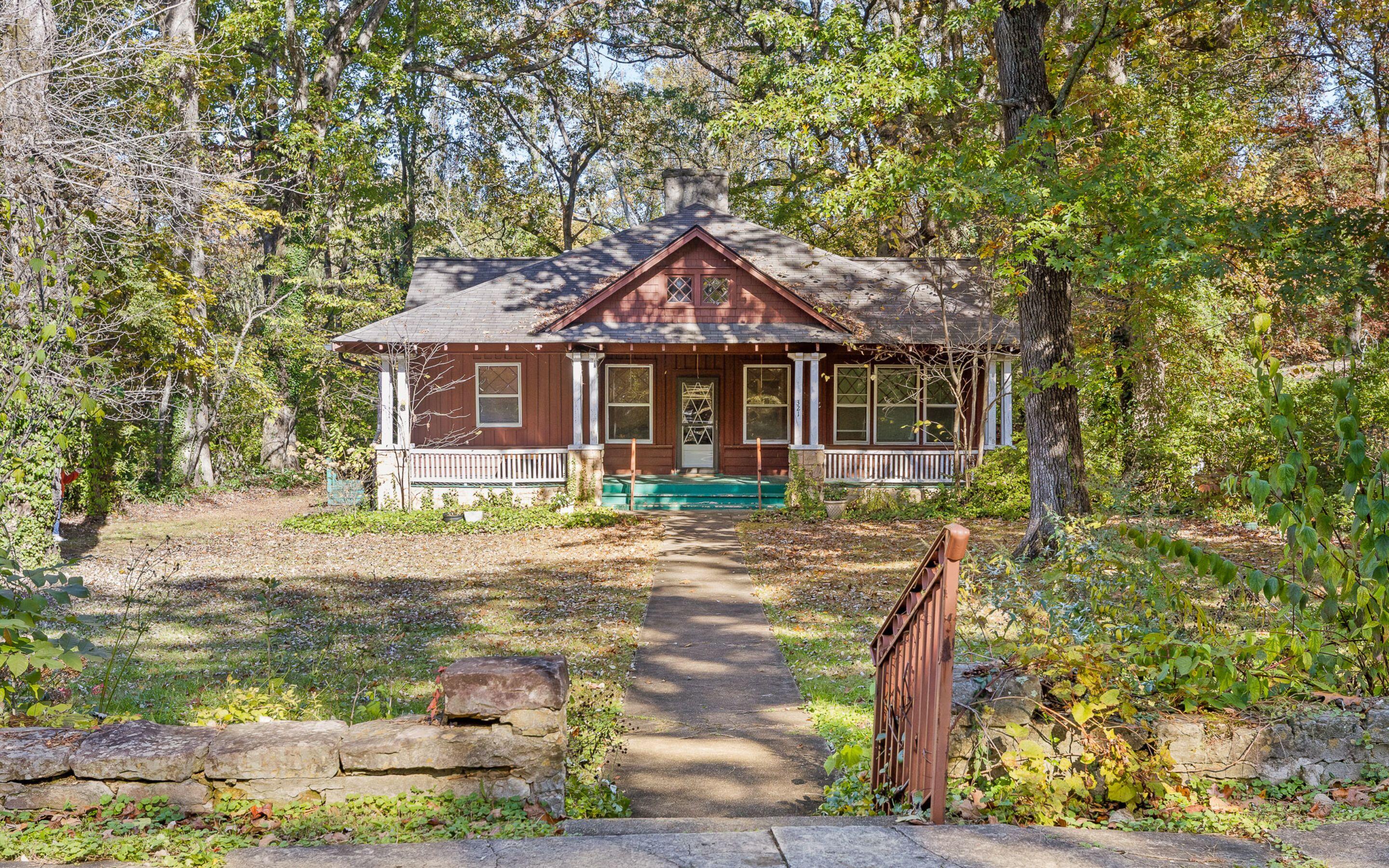 321 Signal Mountain Boulevard Signal Mountain, TN 37377 - Photo 4 of 49 Front Yard