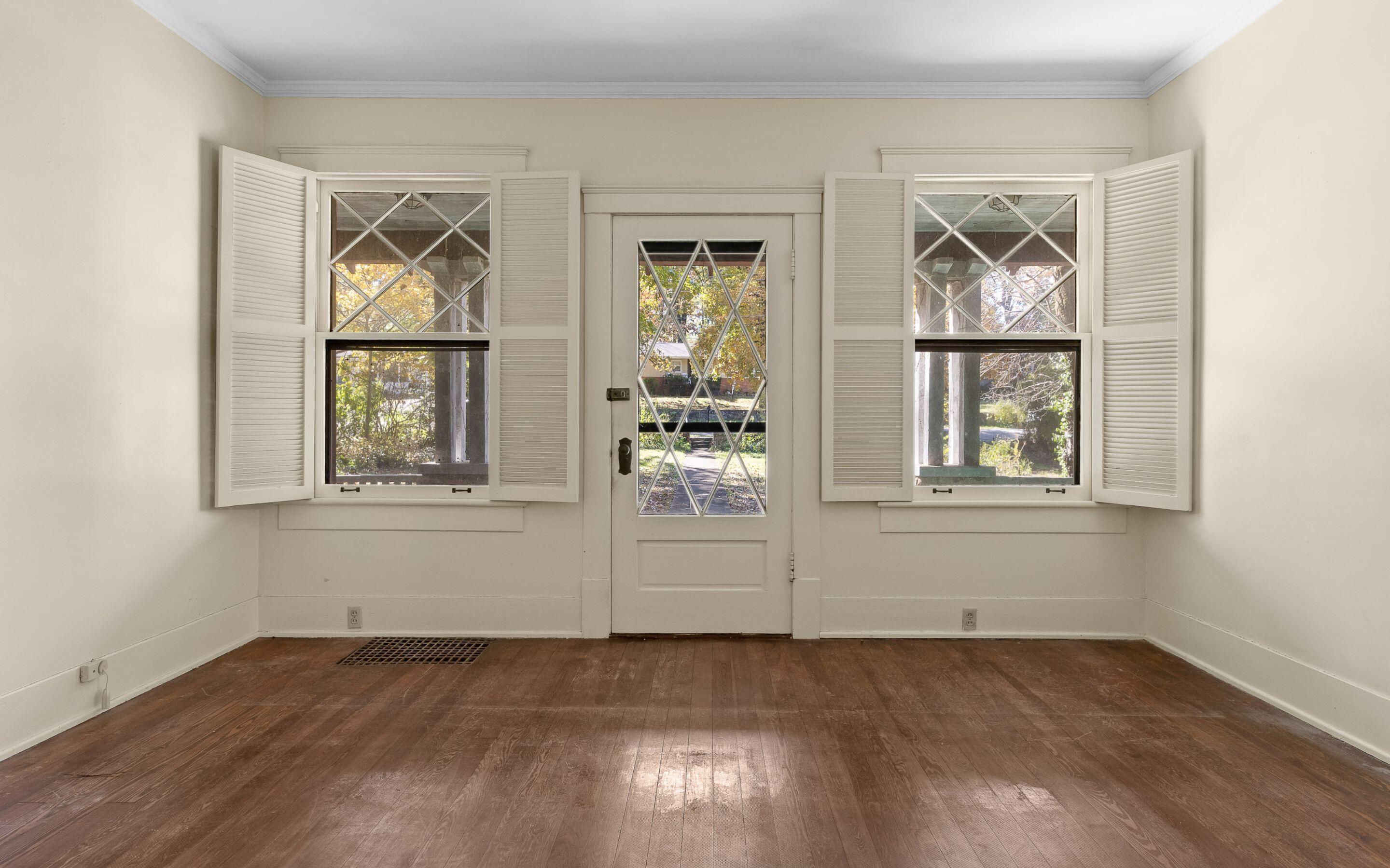 321 Signal Mountain Boulevard Signal Mountain, TN 37377 - Photo 6 of 49 Living Room