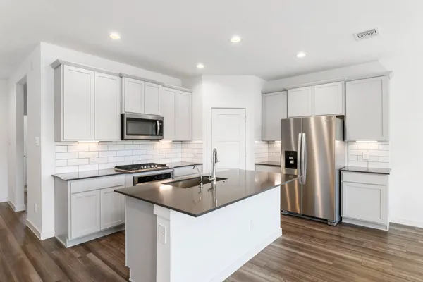 $2,500 | 13340 Bear Creek, Conroe, TX 77384