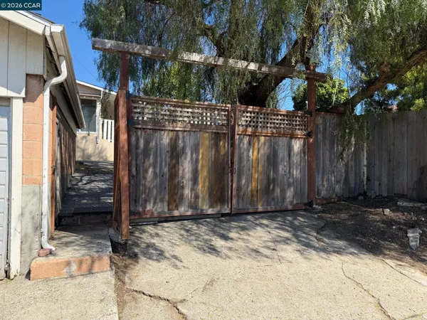 $2,200 | 729 Pennsylvania Street, Vallejo, CA 94590