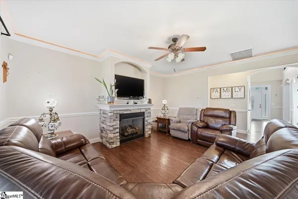 $567,000 | 213 Creekside Farms Way, Duncan, SC 29334