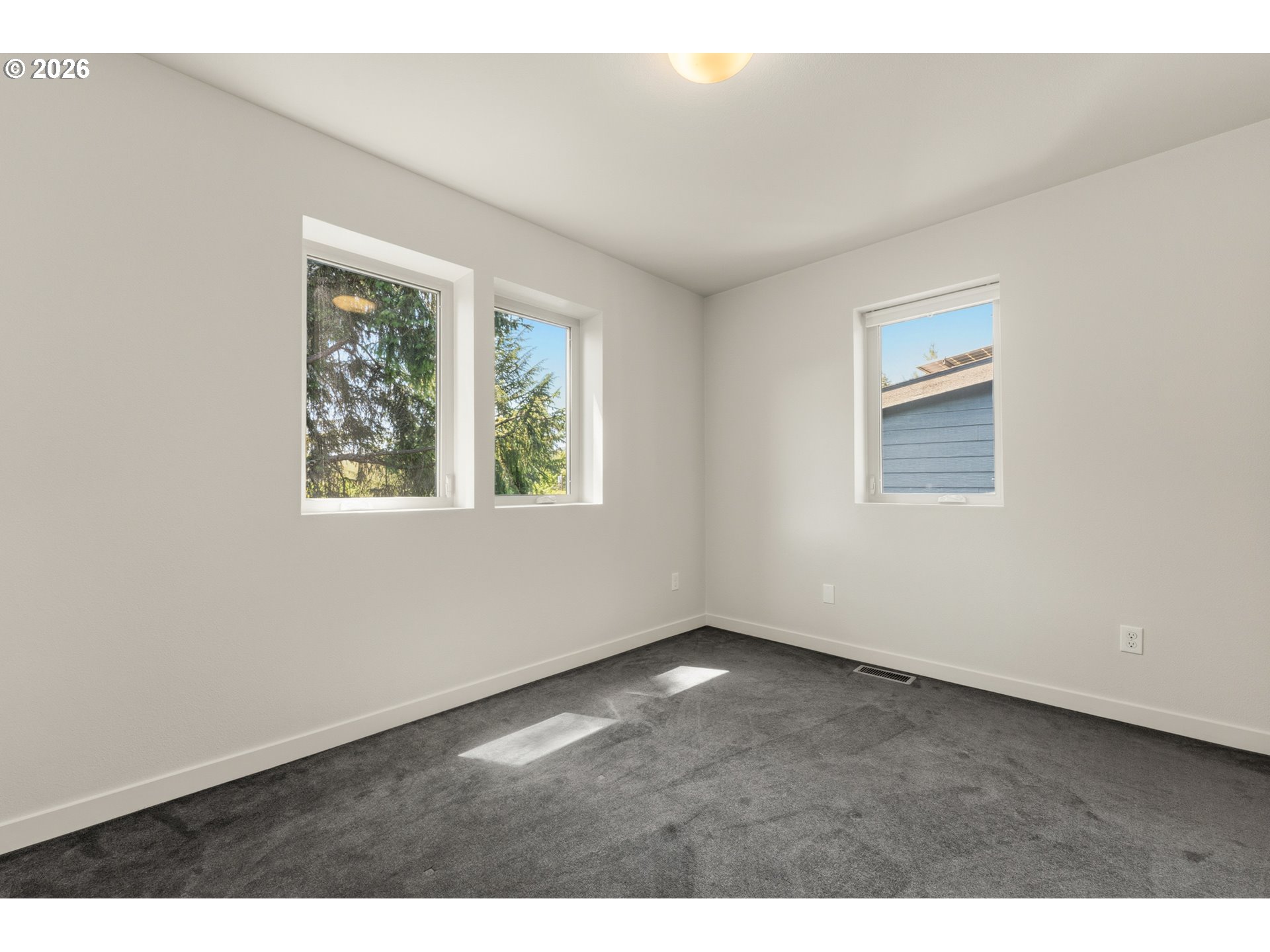 14794 Southwest Watershed Lane Beaverton, OR 97007 - Photo 29 of 46 an empty room with a window