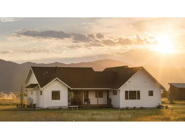 $925,000 | 18282 Northwest Hilltop Place, Banks, OR 97106
