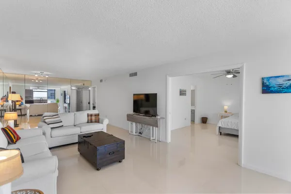 $2,750 | 3100 Northeast 49th Street, Unit 1008, Fort Lauderdale, FL 33308