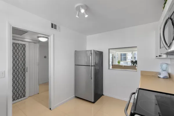 $2,750 | 3100 Northeast 49th Street, Unit 1008, Fort Lauderdale, FL 33308