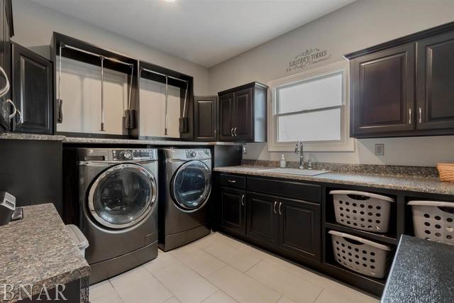 6286 Park Road Clinton, IL 61727 - Photo 17 of 45 a utility room with sink dryer and washer