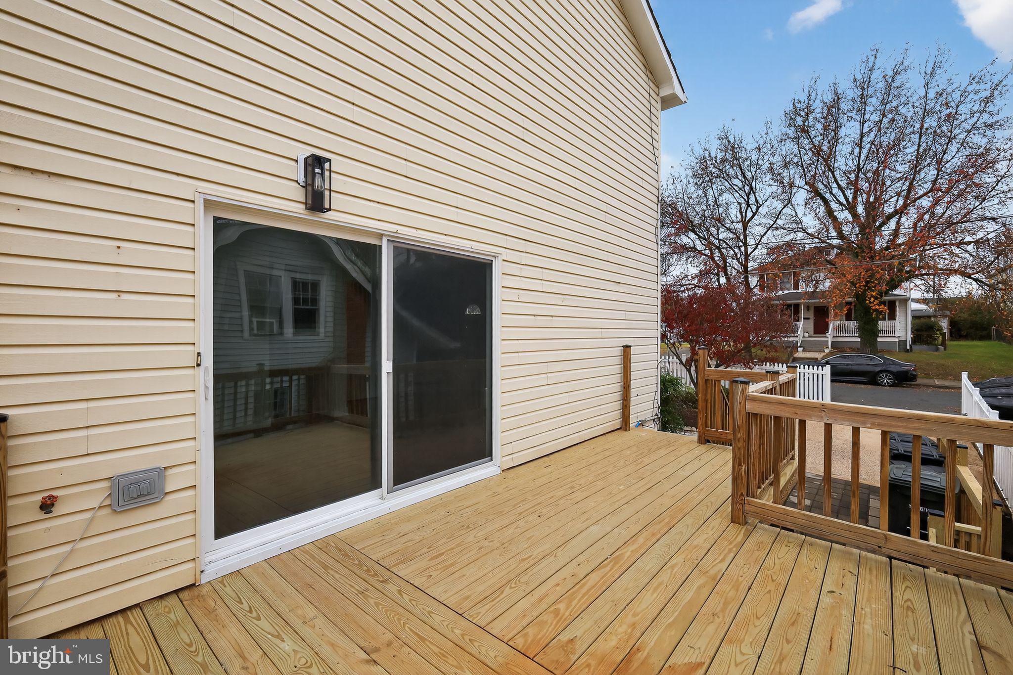 1943 South Lowell Street Arlington, VA 22204 - Photo 25 of 29 a view of a roof deck