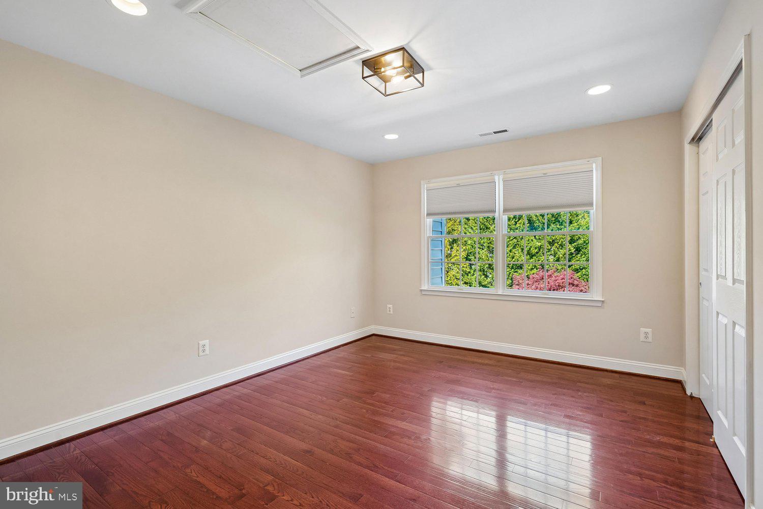 1703 Raleigh Hill Road Vienna, VA 22182 - Photo 33 of 69 Bedroom 1