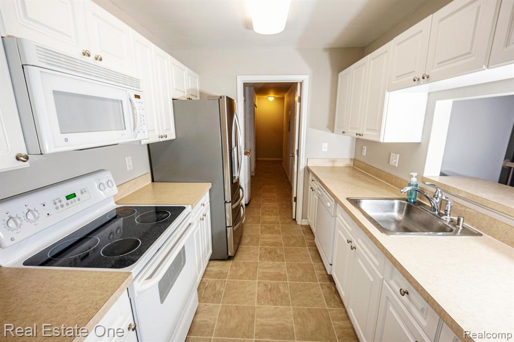 5305 Brookemonte Circle Rochester, MI 48306 - Photo 10 of 37 Gallery Image 10