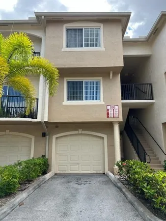 $1,900 | 800 Crestwood Court South, Unit 811, Royal Palm Beach, FL 33411