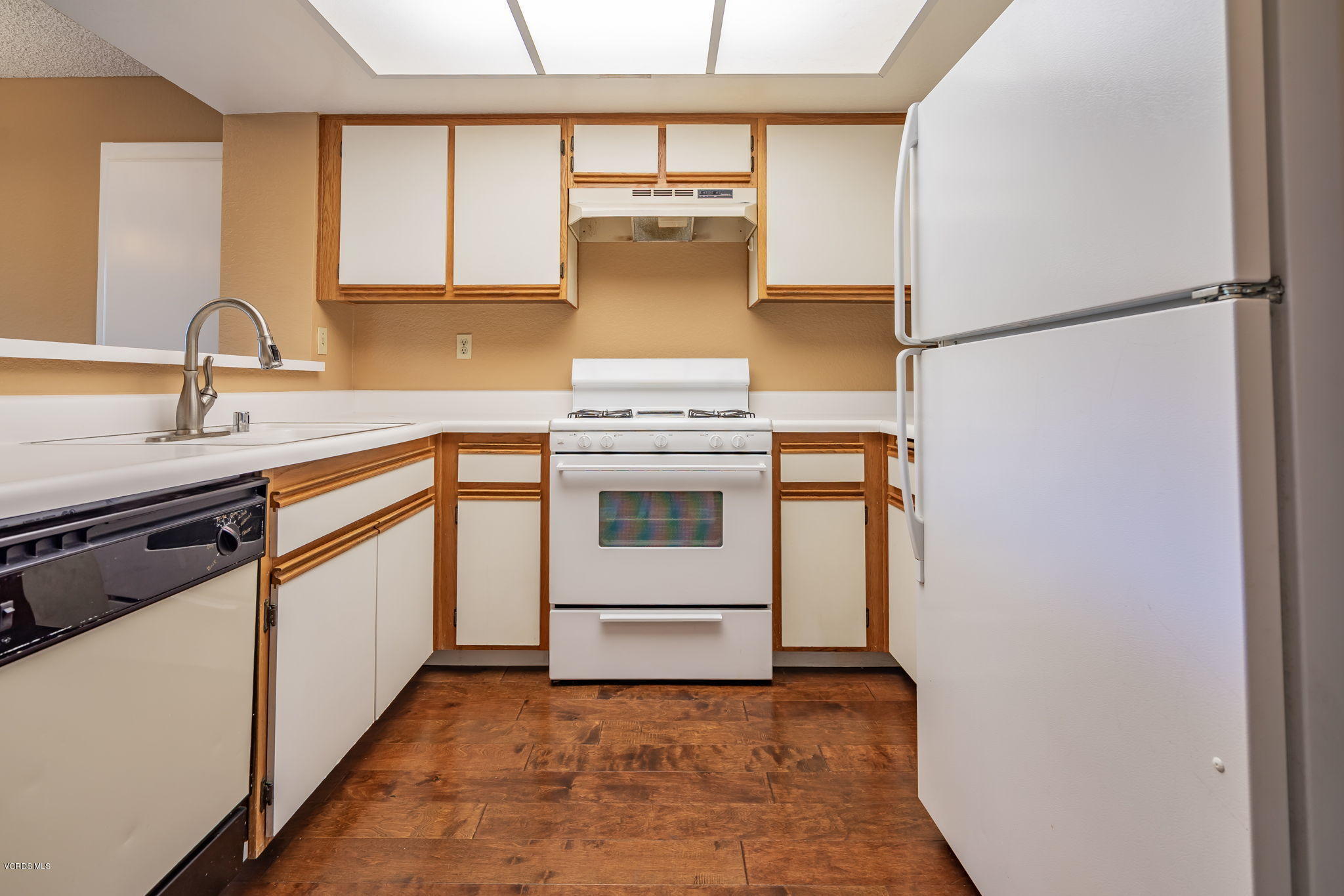 1067 Waltham Road, Unit D Simi Valley, CA 93065 - Photo 11 of 31 a kitchen with a stove cabinets and a sink