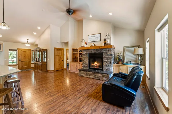 $1,350,000 | 25400 North Lantern Hill Road, Rathdrum, ID 83858