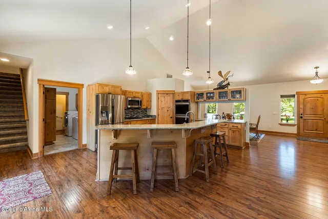 $1,350,000 | 25400 North Lantern Hill Road, Rathdrum, ID 83858