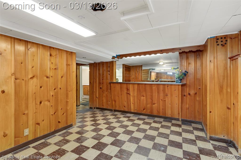 2204 Roslyn Road Grosse Pointe Woods, MI 48236 - Photo 19 of 34