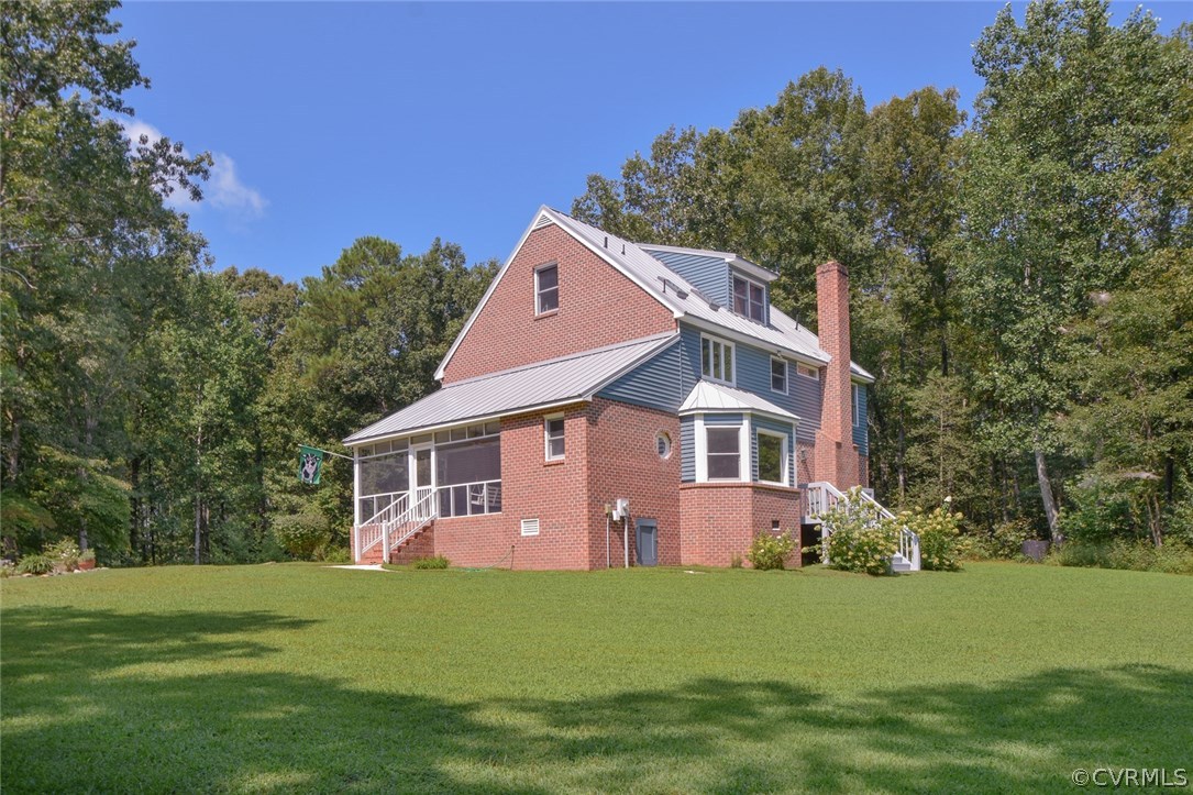20301 Rowanty Road Carson, VA 23830 - Photo 3 of 50 a front view of a house with a garden