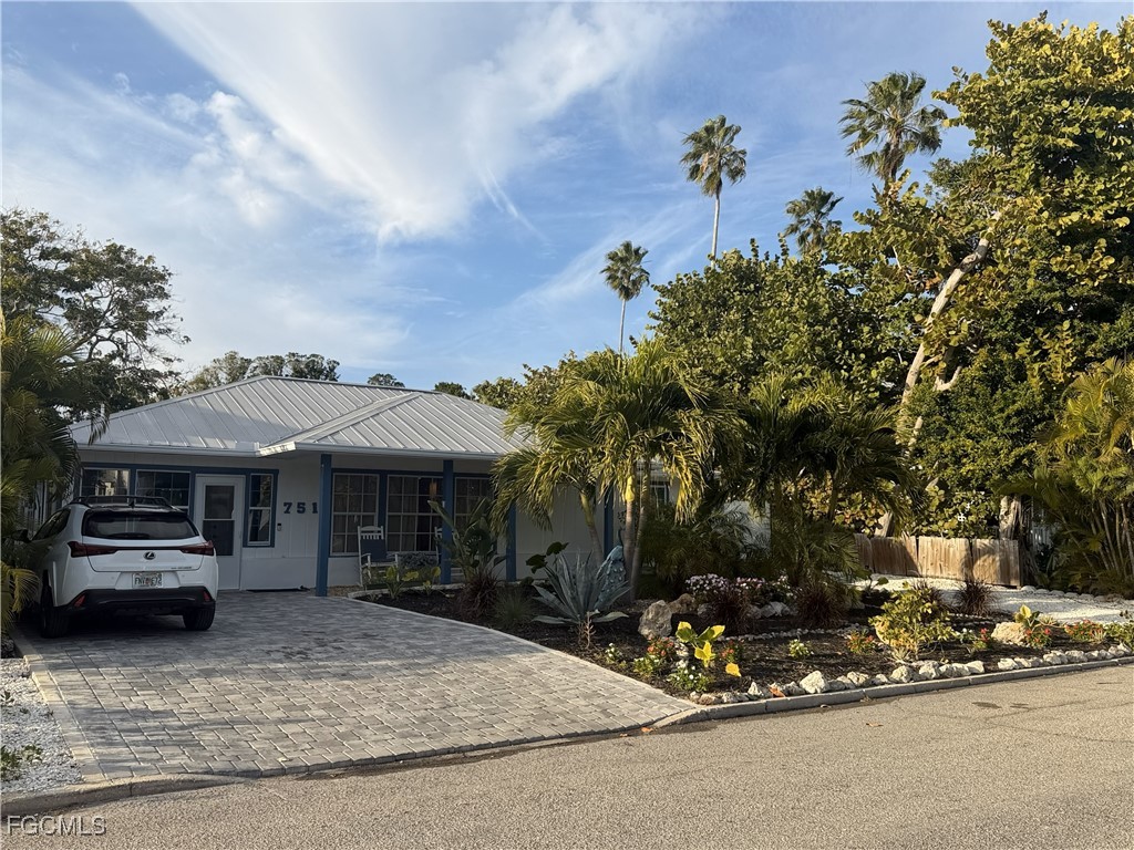 751 Fox Street Longboat Key, FL 34228 - Photo 2 of 49