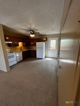 $1,000 | 202 North Walnut Street, Unit 104, Lampasas, TX 76550