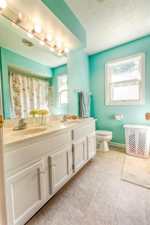 8748 Sawleaf Road Indianapolis, IN 46260 - Photo 17 of 24 Gallery Image 17