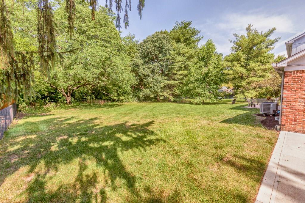 8748 Sawleaf Road Indianapolis, IN 46260 - Photo 20 of 24 Gallery Image 20